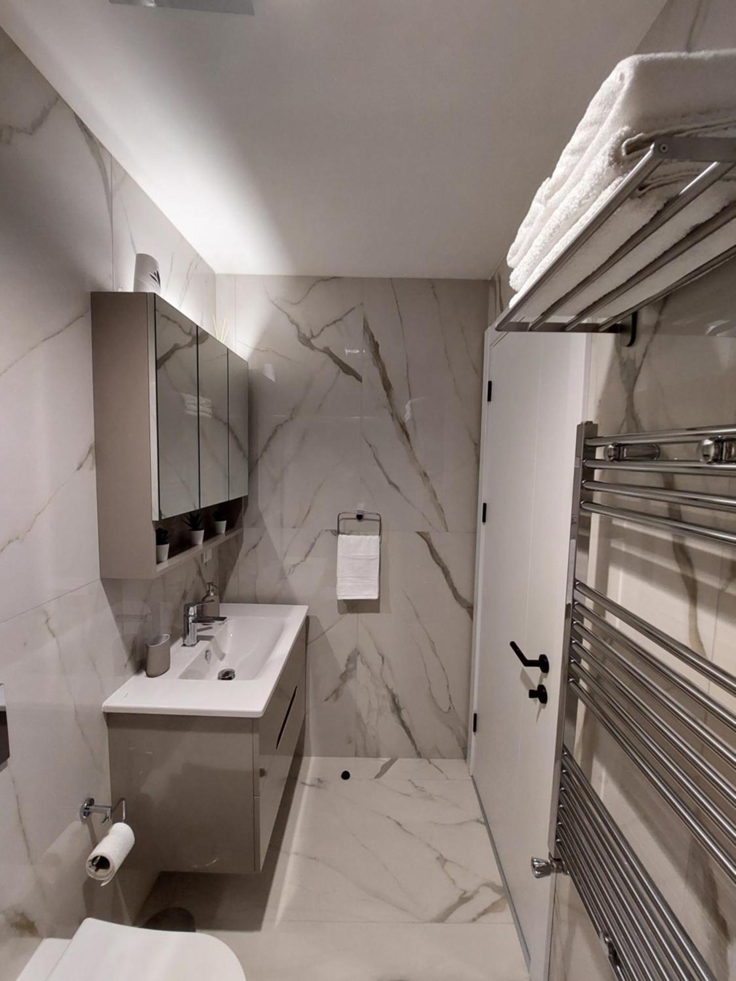 Divine 69 Luxury Apartment, Skopje City - Center, Diamond Residences, Free Parking Kültér fotó